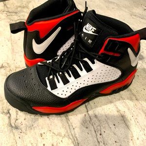 Nike high-top sneakers. Super cute, like new. Expect compliments. Size 10.